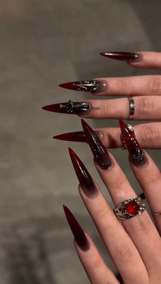 Black Nails Ideas Almond, 90s Style Nails, Stilleto Nail Idea, Classy Stiletto Nails, Vampire Nails Gothic, Goth Halloween Nails, Goth Nails Acrylic, Vampire Nails