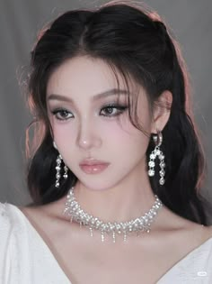 Asian Stage Makeup, Grad Makeup Asian, Make Up Looks Douyin, 3ce Makeup Look, Prom Korean Makeup, Royal Makeup Looks Princess, Dark Asian Makeup Looks, Japanese Wedding Makeup, Debut Make Up Look