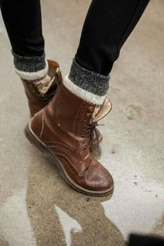 fall footwear Boots And Socks, Hipster Grunge, Brogue Shoes, Combat Boot, Shoes Brown, Boots Brown, Shoe Obsession