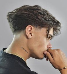 Taper Haircut Men, Taper Fade Long Hair, Mens Haircuts Short Hair, Middle Part Hairstyles, Tapered Hair, Taper Fade Haircut, Tapered Haircut, Mens Hairstyles Thick Hair