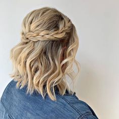 Boho Hair For Medium Length, Boho Bridesmaid Hair Medium Length, Simple Half Up Half Down Hairstyles Short Hair, Baby Shower Hair Ideas, Half Up Half Down Wedding Hair Short, Cooper Wedding, Awesome Hairstyles, Tiny Wedding