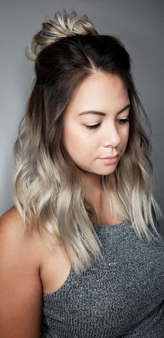 Long Root Balayage, Brunette With Silver Balayage, Dark Hair With Platinum Balayage, Dark Roots Ombre Hair, Dark Roots Blonde Hair Ombre, Dark Roots Blonde Hair Medium Length, Hair Color Ideas For Short Hair Ombre, Ombré Silver Hair, Ombre Melt Hair