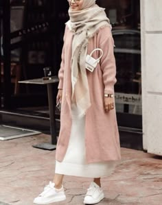 Winter Hijab, Modern Hijab Fashion, Modest Fashion Hijab, Muslim Fashion Hijab Outfits, Iranian Women Fashion, Hijab Style Casual, Hijabi Fashion Casual, Winter Fashion Outfits Casual