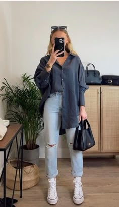 Outfit Ideas For September, Basic College Outfits Winter, Comfy Fall College Outfits, Casual Outfits Back To School, Campus Fall Outfits, Spring Outfit Inspo 2023 Casual, Everyday Basics Outfit, Fall 2023 Outfits College, Outfit Ideas Daily