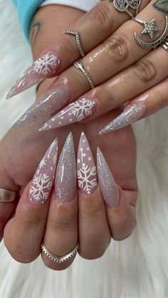 Christmas Nail Design Stiletto, Christmas Long Almond Nails, Snowflake Stiletto Nails, Christmas Stilleto Nails Simple, Stiletto Nail Art Christmas, Winter Nails Stiletto Classy, Christmas Nail Stiletto