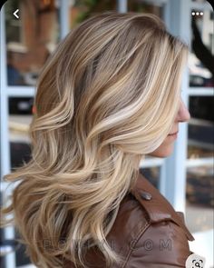 Medium Natural Blonde Hair Color, Medium Length Fall Blonde, Honey Blonde And Caramel Highlights, Balayage Green Eyes, Blonde Warm Hair, Warm Honey Blonde Hair Caramel, Warm Honey Blonde Highlights, Natural Blonde Hair With Highlights, Warm Toned Blonde Hair