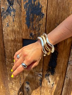 Discover our bold chunky statement bangle bracelet, perfect for stacking and making a statement with its mixed metal design. Ideal as vacation jewelry or a memorable birthday gift. 𝐃𝐄𝐓𝐀𝐈𝐋𝐒 💎 1 bracelet, included 💎 Material: Alloy 💎 Color: Silver or Gold 💎 Size: One Size (6cm) 𝐘𝐎𝐔 𝐌𝐈𝐆𝐇𝐓 𝐀𝐋𝐒𝐎 𝐋𝐈𝐊𝐄 💎 https://www.etsy.com/shop/RUMJewelry?section_id=47032677 💎 https://www.etsy.com/listing/755198568/evil-eye-ring-gold-evil-eye-ring-with?click_key=7f668b2e02e1e4fc060be1fd52 Bold Metal Bracelets For Gift, Bold Bangle Jewelry As A Gift, Bold Bangle Jewelry Gift, Bold Gold Bracelets For Gift, Bold Gold Bracelets For Gifts, Bold Bangle Jewelry For Gifts, Bracelet Thick, Vacation Jewelry, Bubble Ring