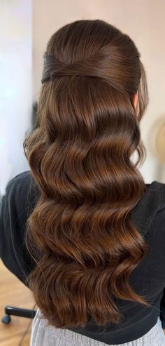 23. Glam, Sleek & Modern Half Up Achieve a perfect blend of simplicity and glamour with this sleek and modern half-up hairstyle. The hair is expertly Hair Mistakes, Guest Hair, Braided Ponytail Hairstyles, Hair Braids, Braided Ponytail