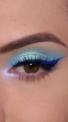 Makeup Looks For Summer, Colorful Makeup Looks, Peacock Eye Makeup, Blue Eye Makeup Tutorial, Evening Eye Makeup, Bright Eye Makeup, Light Blue Eyes, Eye Makeup Techniques