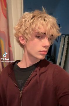 Blonde Dye, Dyed Hair Men, Straight Hair Cuts, Dyed Blonde Hair, Hair Inspiration Short, Shot Hair Styles, Curly Hair Men, Short Blonde Hair