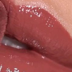 Makeup Tutorials on Instagram: "Obsessed with this color😍 •• 📸: @sylvesterdani •• products used ⤸ Lip Cream ‘Dapper’ 💕 @sigmabeauty #lipgloss #lipmakeup #lipvideo #makeuptutorial #lipcontour #lipcream #lipvideo" December 7, Lip Gloss, Makeup Tutorial, Cream