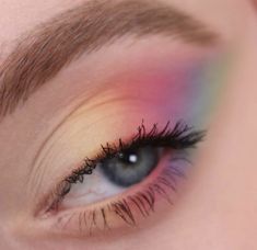 Rainbow Eye Makeup Simple, Subtle Rainbow Makeup, Pride Eye Makeup, Rainbow Makeup Looks, Pride Looks, Colorful Eye Shadow, Fish Makeup, Rainbow Eyes, Cute Eye Makeup