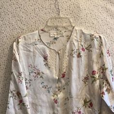 Beautiful Oscar De La Renta Long Sleeved Nightgown/ Robe. Ivory Background With Floral Print And Lace Detail On Sleeves And Neckline. Hidden Front Half Way Zipper. Never Worn, Excellent Condition. White Spring Sleepwear For Home, Spring V-neck Nightgown For Home, White Nightgown For Spring Pajama Party, White Nightgown For Pajama Party In Spring, White Floral Print V-neck Sleepwear, Long Sleeve Floral Print Nightgown For Spring, White Floral Print Nightgown For Loungewear, White Floral Print Long Sleeve Nightgown, Feminine V-neck Spring Nightgown