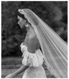 Mantilla Wedding Veil, Mantilla Veil Wedding, Wedding Dress And Veil, Lace Veils Bridal, Mantilla Veil, Wedding Veils Lace, Lace Veils, A Wedding Dress, Soft Tulle