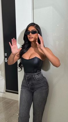 All Black Outfit For Dinner Party, Latina Going Out Outfit, Baddie Outfits Night Out Party, Baddie Night Out Outfits, Night Out Outfit Clubwear, Body Corset, Outfit Ideas For School, Look Zara, Instagram Baddie