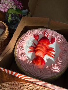 Lobster Strawberry Cake, Baking Ideas With Boyfriend, Cute Homemade Birthday Cake, Really Yummy Food, Edible Paper Cake Decoration, Fun 21st Birthday Cakes, Aesthetic Cake Decor, Food & Drinks, Funny Cakes Birthday