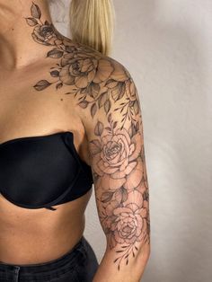 Nature Vibe Tattoo, Shoulder Sleeve Tattoos, Tattoo Coverup, Floral Tattoo Shoulder, Feminine Tattoo Sleeves, Tattoos For Women Flowers, Tattoos For Women Half Sleeve, Inspiration Tattoos, Floral Tattoo Sleeve