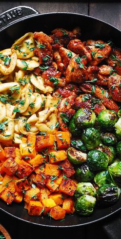 Autumn Chicken and Tortellini with Veggies (Butternut Squash and Brussels Sprouts) in a cast iron pan Meet And Veggie Meals, Veggie Heavy Meals, Prediabetic Meals, Autumn Chicken Dinner, Butternut Squash And Brussels Sprouts, Leftover Meals, Autumn Chicken, Smoked Paprika Chicken, Paprika Chicken