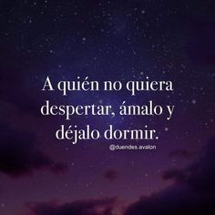 the sky with clouds and stars above it is shown in spanish, which reads'a quien no quera despertar