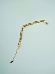 Your new go-to chain. Handcrafted, wear it every single day, at work, while showering or working out. The bracelet can be worn alone but look great with daintier pieces. Size: Length: 18-21cm; Length extender Link width: 6.5 mm Composition: 18kt Gold Plated Every Single Day, Working Out, Looks Great, Gold Plate, Composition, Plating, Pendant Necklace, Bracelet, Chain