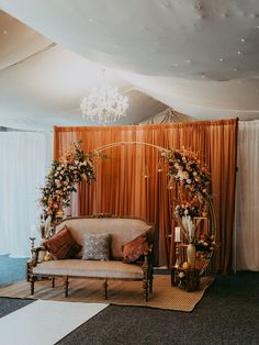 Autumnal styled floral archway with sofa beneath for bride & groom Fall Wedding Stage Decor, September Wedding Decorations Receptions, Sofa Wedding Decor, Sofa Backdrop, Autumn Stage Decorations, Wedding Photo Theme, Sofa Wedding, Wedding Backdrop Rustic, Rustic Backdrop Wedding