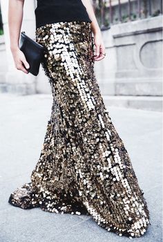 Gold sequin maxi skirt Maxi Sequin Skirt, Look Plus Size, Eve Dresses, New Years Eve Dresses, Sequin Maxi, Sparkly Dress, Zuhair Murad, Glitz And Glam, Marchesa