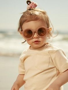 Retro round kid sunglasses in pink lilac from Kit & Wilder. For your summer time baby outfits we've got you covered with these cute pink toned lilac sunglasses with UV protection. Perfect gift for the summertime baby or accessory for traveling to warmer weather with a toddler. Grab a pair for your next beach trip or day out in the sun with your kids. Our collection of retro minimalist sunglasses will add to any modern baby outfit. Shop the collection now!