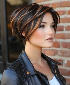 Flicked Layers with Fall Hair  for a Dynamic Look 🌟 Espresso Hair With Copper Highlights, Short Hair Fall Color, Hair Color Ideas Short Hair Pixie Cuts, Hair Color For Short Hair Pixie, Short Brown Hair With Highlights Pixie, Highlighted Pixie Haircut, Fall Hair Color For Brunettes Short, Short Hair Color Ideas For Brunettes, Fall Pixie Hair Color