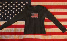 Genuine Iconic Polo Ralph Lauren American Flag Sweater Size L  (fits small) Color : Grey 100 % Cotton Measurement : Length : 57cm Chest : 40cm Shoulders : 42cm Sleeves : 63 cm Condition : Excellent ! Please see photographs, as they are an integral part of the description . Price : Eur. 157 Shipping Worldwide Tracked and Signed  Please Kindly provide a valid phone number for postal and customs services as this is a mandatory requirement. Thank you ! Ralph Lauren American Flag Sweater, Flag Sweater, American Flag Sweater, Ralph Lauren Pullover, Polo Jeans, Measurement Length, Phone Number, American Flag, Polo Ralph