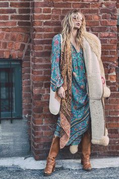 Style: Bohemian Silhouette: Asymmetrical Sleeve Length: Three Quarter Neckline: V-Neck Season: Spring Decoration: Tassel Dresses Length: Mid-Calf Pattern Type: Print Waistline: Natural Sleeve Style: Regular Bohemian Schick, Floral Plus Size Dresses, Estilo Hippie Chic, Bohemian Winter, Bohemia Dress