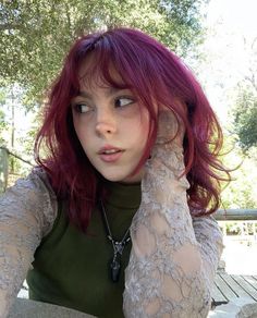 Red Hair Layers, Red Hair Era, Pink Red Hair, Space Frog, Dyed Hair Inspiration, Haircut Inspiration, Hair Color Pink, Penteado Cabelo Curto, Dye My Hair