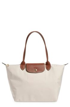 Long champ nude tote bag Long Champ Bag Outfit, Nude Tote Bag, Long Champ Bag, Longchamp Tote Bag, Long Champ, Longchamp Tote, Fox Hoodie, Longchamp Bag, Wishlist 2024