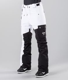 Dear Myself, Women Snowboarding Outfits, Winter Ski Fashion, Green Cargo Pants Outfit, Black Snowboard, Oversize Pants, Snowboarding Pants, Outfit Navy