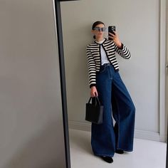 Blue Jeans Outfit Winter, Wide Jeans Outfit, Dark Blue Jeans Outfit, Dark Jeans Outfit, Style Blue Jeans, Striped Sweater Outfit, Wide Leg Outfit, Jeans For Fall, Office Closet