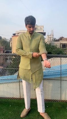 Mens Mehendi Outfits, Traditional Outfit For Men Indian, Mehendi Kurta For Men, Mehandi Outfits For Men, Mehendi Outfits For Men, Mens Ethnic Wear Kurta, Men's Indowestern, Kurta Designs Men's