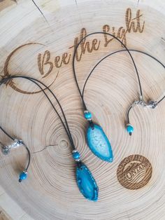 Adjustable Agate Necklace, Healing Turquoise Agate Necklace, Artisan Blue Adjustable Crystal Necklaces, Agate Slice Jewelry, Blue Agate Crystal Necklace For Gift, Handmade Blue Agate Turquoise Necklace, Handmade Turquoise Blue Agate Necklace, Spiritual Blue Agate Necklace, Agate Slice Necklace