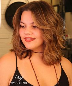 Cabelo Plus Size, Best Haircut For Round Face, Haircut For Round Face Shape, Haircut For Round Face, Shaggy Lob, Shoulder Length Wavy Hair, Medium Length Hairstyle, The Best Haircut