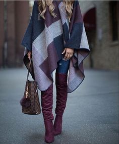 Poncho Outfit Winter, Poncho Outfit, Winter Date Night Outfits, Pullover Outfit, Retro Mode, Autumn Street Style, Looks Chic, Mode Inspo, Casual Chic Style