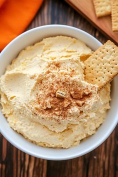 Easy Pumpkin Pie Dip with Cool Whip Pumpkin Dip With Cool Whip And Vanilla Pudding, Pumpkin Dip With Cool Whip, Cool Whip Dip, Dip With Cool Whip, Cool Whip Recipes, Cheese Dippers, Pumpkin Pie Dip, Spiced Whipped Cream, Pie Dip