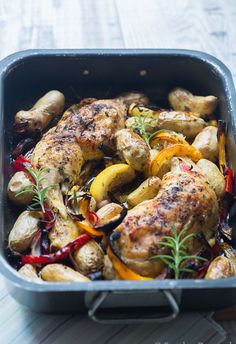 Une délicieuse recette de poulet rôti accompagnde pommes de terre et de citron. Chicken With Lemon, Vegetable Drinks, Best Food Ever, Healthy Eating Tips, Lemon Chicken, Healthy Nutrition, Delicious Healthy Recipes, Turkey Recipes