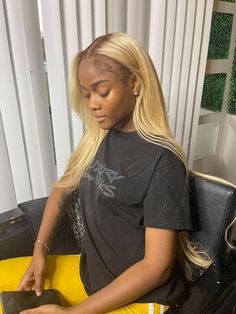 Fire Hairstyles, Girl Blonde Hair, Rainbow City, Blonde With Dark Roots, Afro Textured Hair, Boring Hair, Hot Hair Styles, Hair Flip, Bleach Blonde