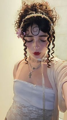 Curly Vintage Hairstyles, Curly Hair Vintage, Curly Hair Halloween, Rococo Hair, Rococo Hairstyles, Bellatrix Black, French Roll Hairstyle, Ily Bestie, French Roll