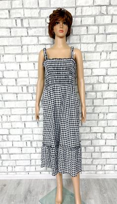 womens dress pink Gingham dress  2XL check dress Babydoll dress long dress  beach dress summer dress Sleeveless Dress 3P 100%-cotton height of the woman in the photo - 180 cm Please refer to photos for details of condition.  Condition: new Measurements: Length: 121 cm/47.7" Bust: 121 cm/47.7" Waist: 110 cm/ 43.3" Hips: free Size:  22 2XL note The color on the pictures may vary due to monitor settings and light reflections. Ready to ship Please do not hesitate to contact with me for any questions. Thank you for shopping today! Gingham Maxi Dress For Picnics, Spring Gingham Sleeveless Maxi Dress, Sleeveless Sundress For Picnic, Plaid Cotton Sundress For Vacation, Ruffled Sundress Maxi For Picnic, Sundress Maxi Dress With Ruffles For Picnic, Spring Gingham Maxi Dress For Vacation, Sundress Style Maxi Dress With Ruffles For Picnic, Black Sleeveless Ruffled Summer Dress