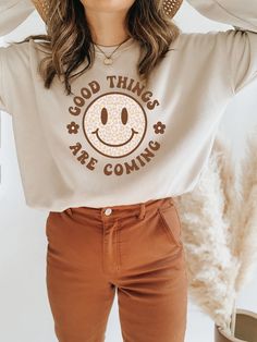 Retro Good Things Are Coming Smiley Face Sweatshirt,Retro Inspirational Sweatshirt,Motivational Sweatshirt,Smiley Face shirt,Mental Health We design trendy sweatshirts that you can use in every important day of your life. We produce beautiful and quality designs that can be used in all kinds of activities that you will do with your family or friends. These designs will offer you and your environment a unique complement. We are very excited to bring you our high quality and soft, trendy sweatshir Retro Long Sleeve Printed T-shirt, Retro Long Sleeve Top With Funny Print, Retro Long Sleeve Slogan T-shirt, Sweatshirt Inspiration, Smiley Face Sweatshirt, Trendy Sweatshirts, Mental Health T Shirts, Smiley Face Shirt, Good Things Are Coming