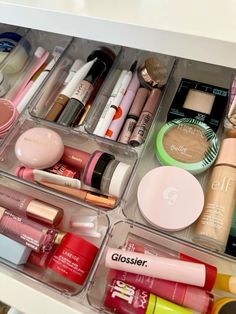 How To Organize Makeup, Rangement Makeup, Skincare Organization, Makeup Needs, Makeup To Buy