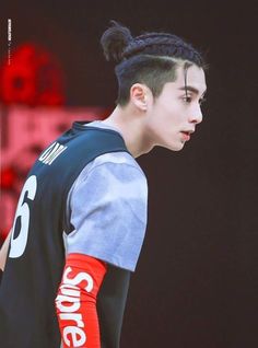 Korean Men Hairstyle, Korean Haircut, Men Haircut Styles, Meteor Garden, Dylan Wang, Man Bun, Undercut Hairstyles, Pompadour