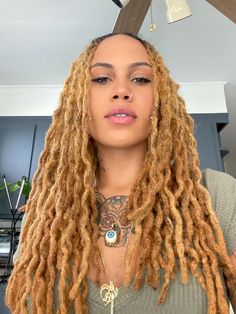 Locs Black Women, Blonde Locs, Blonde Dreads, Beautiful Dreadlocks, Dreadlock Styles, Dreads Styles, Dreadlock Hairstyles