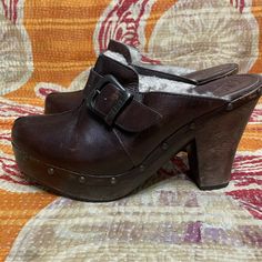 Retro Brown Closed Toe Clogs, Vintage Brown Clogs With Removable Insole, Retro Brown Open Toe Clogs, Frye Clog Boots, Vintage Brown Open Toe Clogs, Brown Clogs, Wooden Clogs, Out Of Style, Clogs