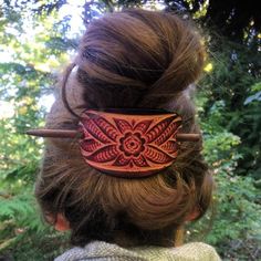 Harness the power of the leather flower and infuse your life with a does of hippie nostalgia! For floral blooms that won't wilt and a timeless hair style that will keep you feeling groovy, look no further. We're happy to craft the barrettes in other colors so shoot us a message if interested :)    Made from Full-Grain American Leather.    Secure in hair with durable wooden barrette stick (extra stick included with order).    Large Barrette measures 2’’ high by 3'’ wide from inside of holes (idea Leather Trinkets, Leather Hair Barrette With Stick, Leathercraft Ideas, Large Barrette, Leather Hair Clips, Timeless Hair, Salted Granola, Maleficent 2, Hair Bling