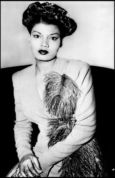 Vintage Hollywood Classics 1920s Long Hair, African American Women Hairstyles, Feathered Hairstyles, 1940s Fashion, Iconic Women